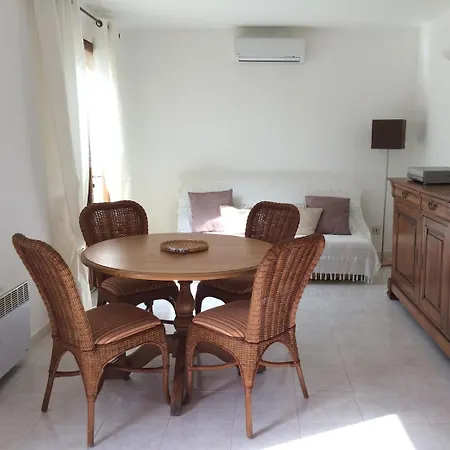 Prázdninový dům Maison Avec Piscine Sans Voisinage A 4km De La *